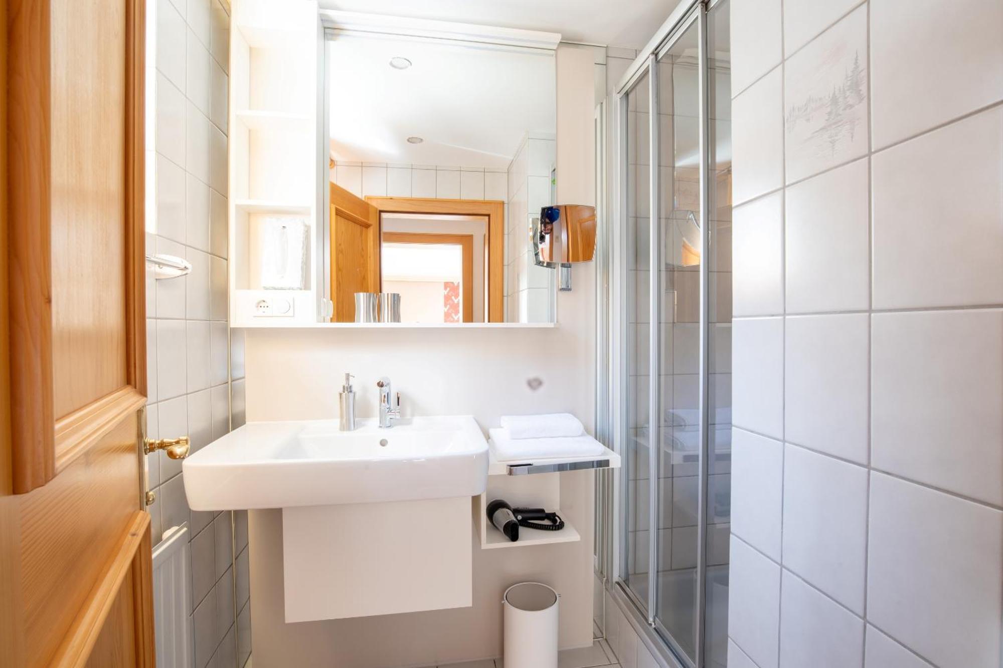 Hotel Gasthof Kreuz Sonntag Екстериор снимка